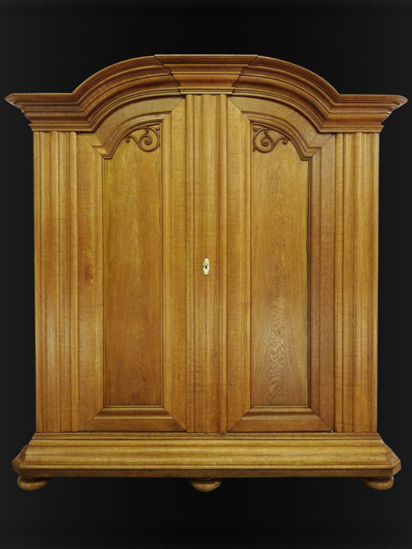 Barock Bogenschrank Eiche massiv Wellenprofile