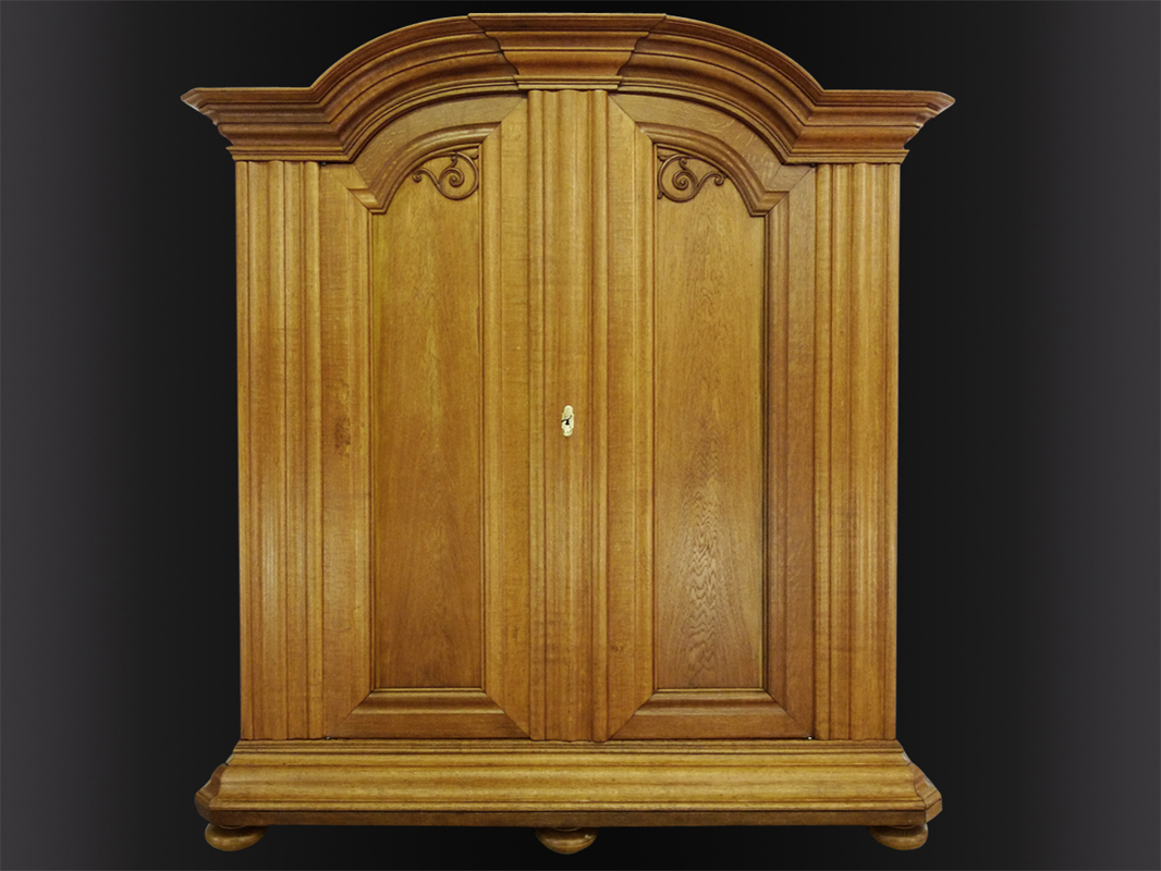 Barock Bogenschrank Eiche massiv Wellenprofile