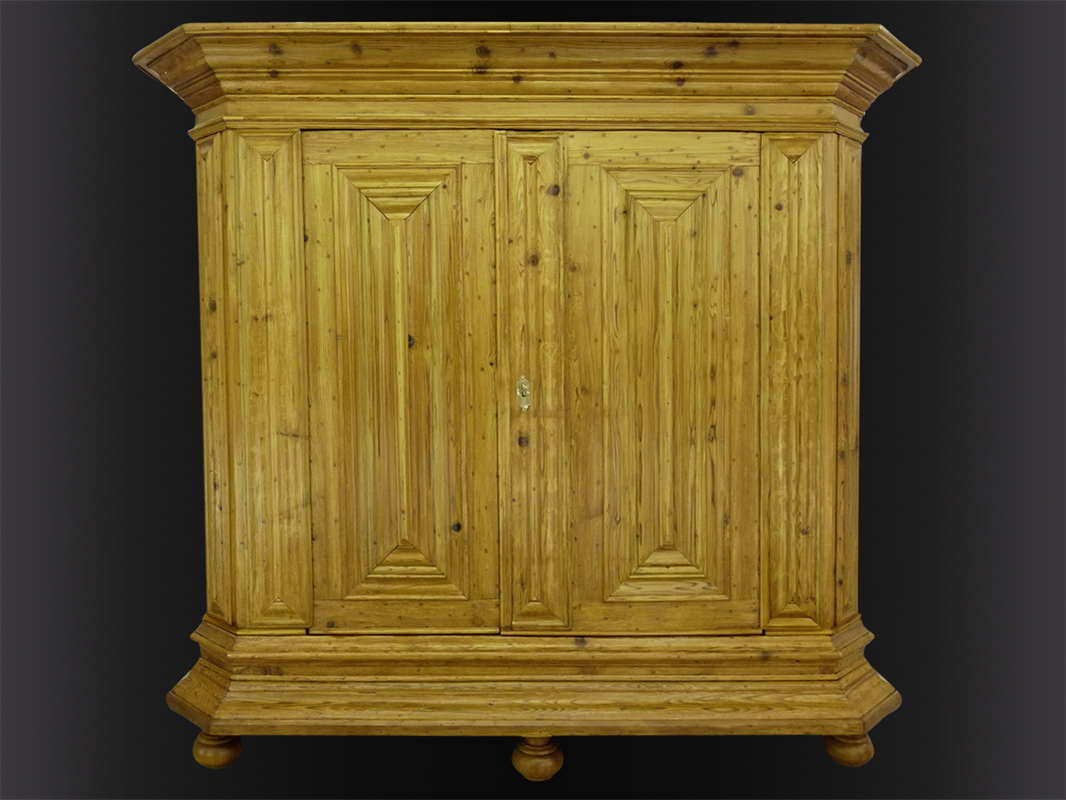 Frankfurter Wellenschrank Barock Weichholz