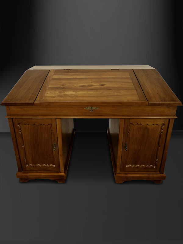 Spätbiedermeier Sitzpult / Schreibtisch Kirschbaum mit Brezelfüllungen