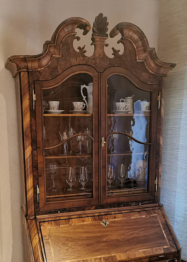Mainzer Barock Sekretär / Aufsatzsekretär Nussbaum um 1750