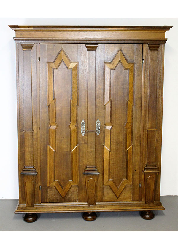Eiche Renaissance Schrank