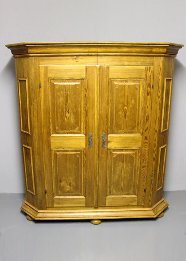 Fichte Barock Schrank um 1750