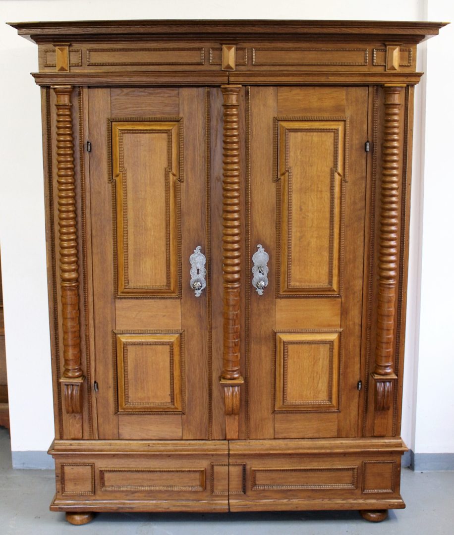 Eiche Renaissance Schrank zwei geteilt