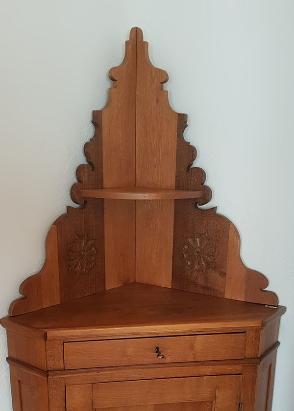 Eiche Eckschrank um 1850