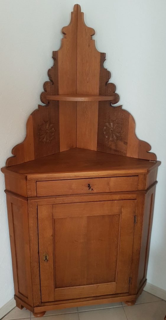 Eiche Eckschrank um 1850