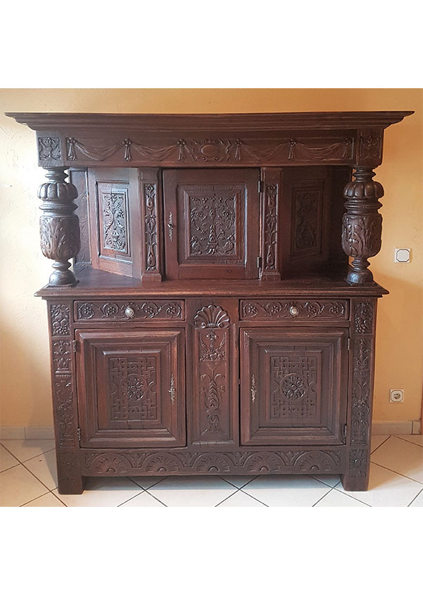 Eiche Renaissance Buffet / Schrank