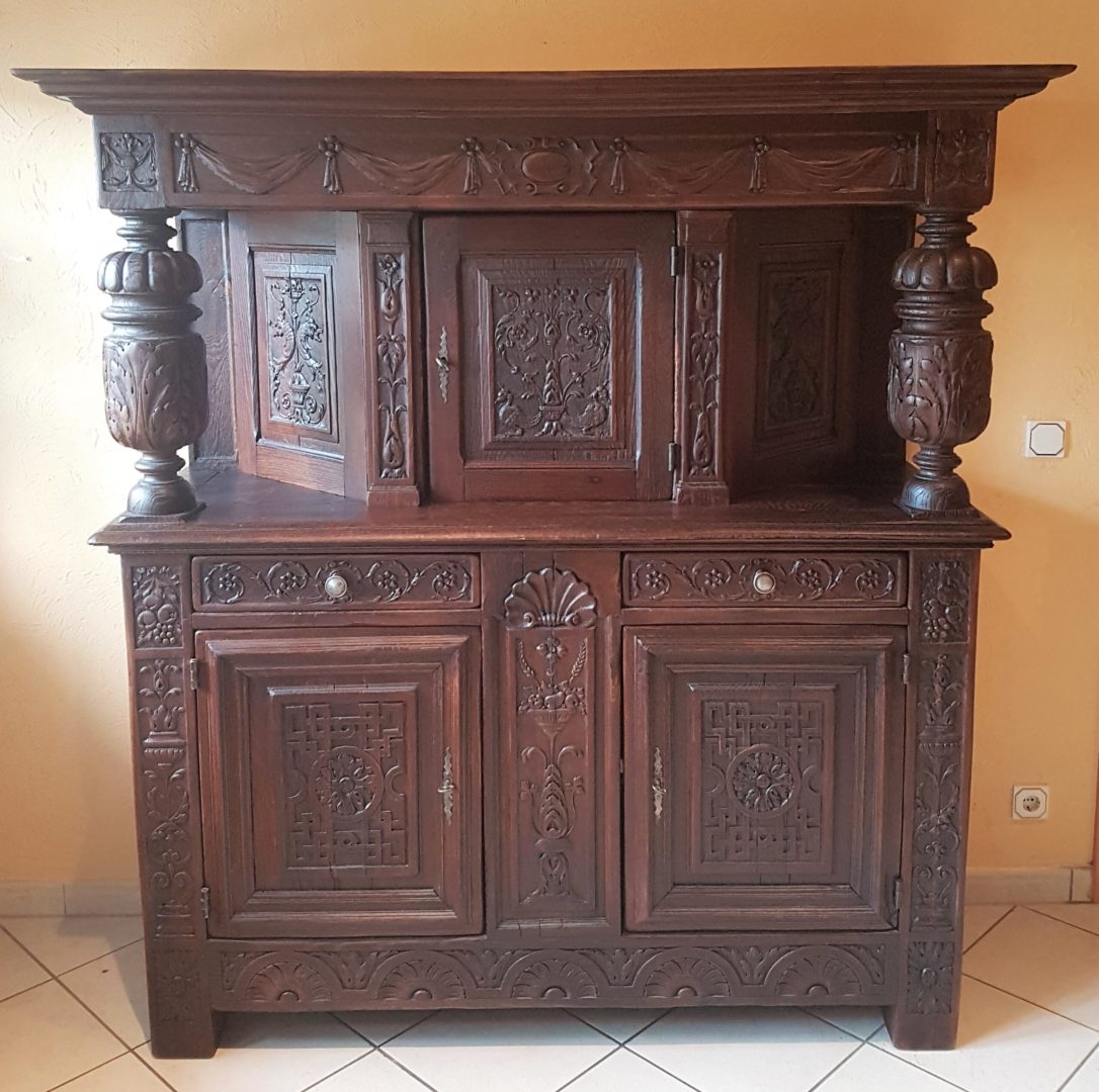 Eiche Renaissance Buffet / Schrank