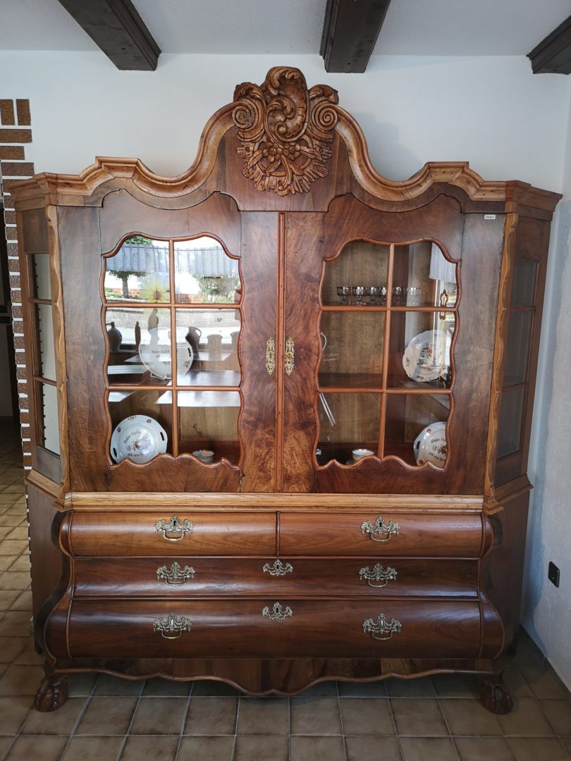 Barock Vitrine Nussbaum Holland 18 Jahrhundert