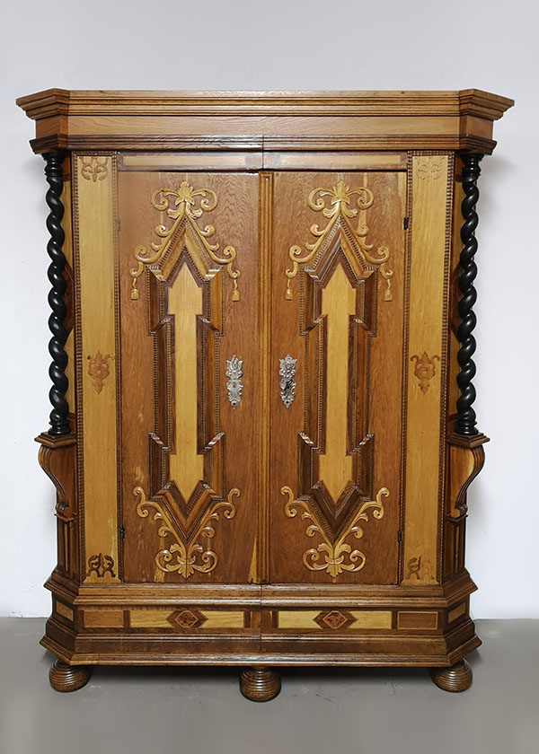 Früh Barockschrank Eiche / Esche 1700 Jahrhundert