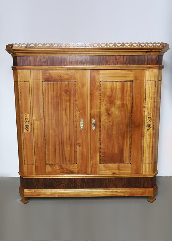 Kirschbaum Intarsienschrank / Hochzeitsschrank Marburg um 1850