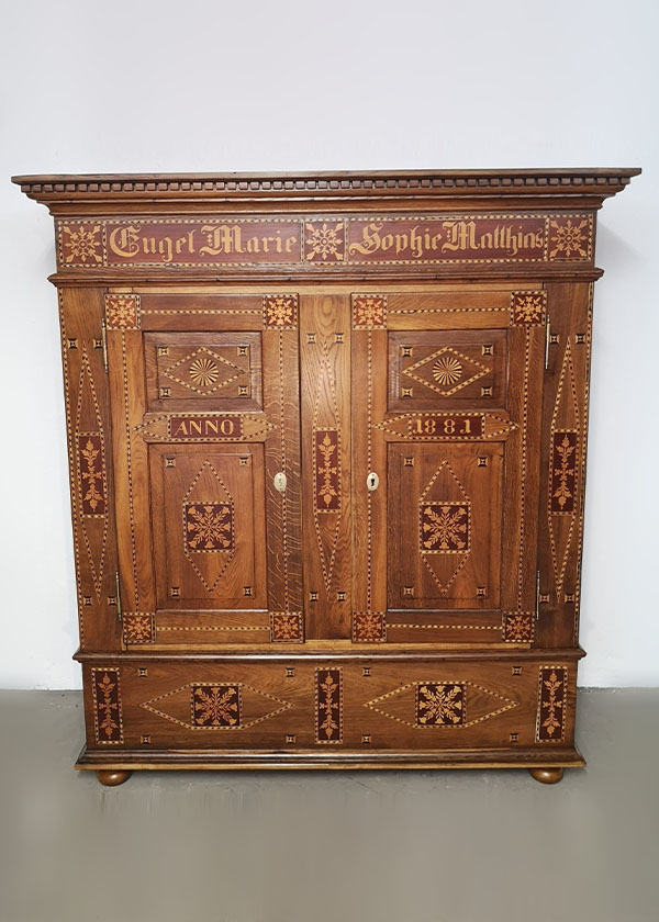 Eiche Schrank mit Intarsien Marburg / Biedenkopf / Lixfeld Dat. Anno 1881