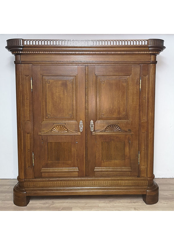 Louis Seize Schrank abgerundet Eiche um 1770
