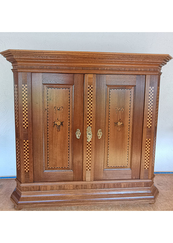 Marburger Hochzeits-Schrank Eiche mit Intarsien Klassizismus