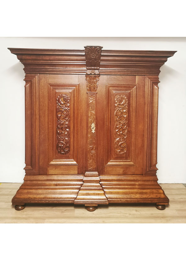 Barock Schrank / Marburger Nasenschrank Eiche um 1740