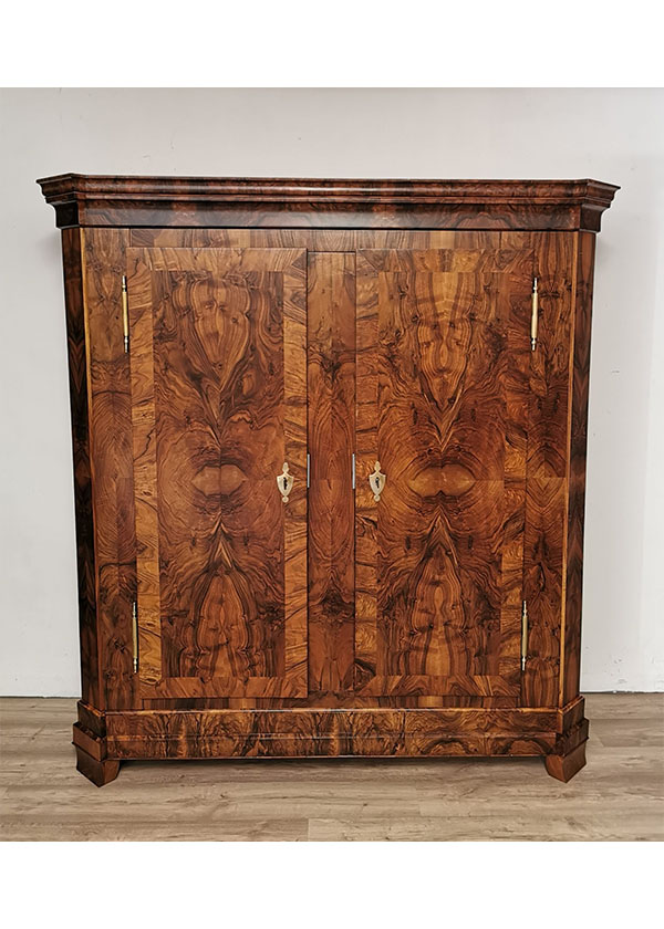 Biedermeier Schrank Nussbaum furniert um 1830