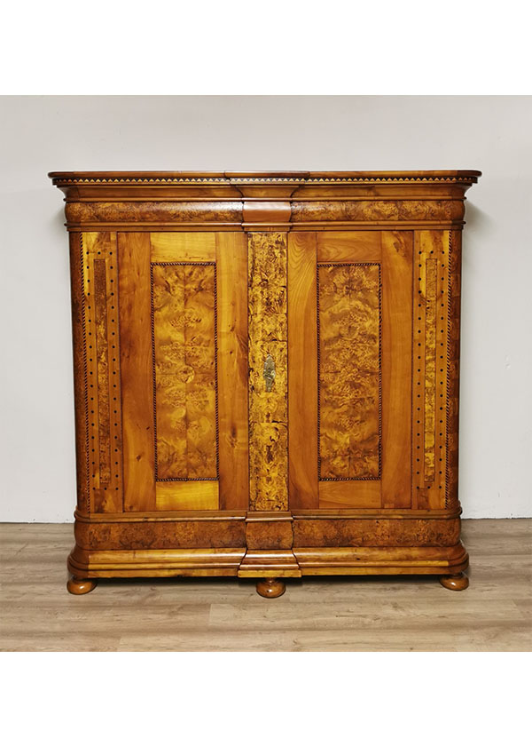 Biedermeier Kirschbaum Schrank / Hochzeitsschrank mit Intarsien