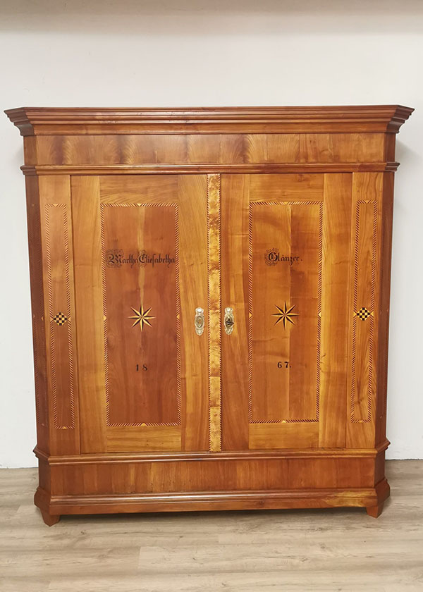 Kirschbaum Intarsienschrank / Hochzeitsschrank Marburg um 1850