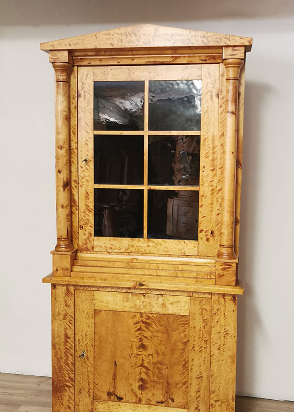 Biedermeier Säulen Eckschrank Birke / Berlin um 1820