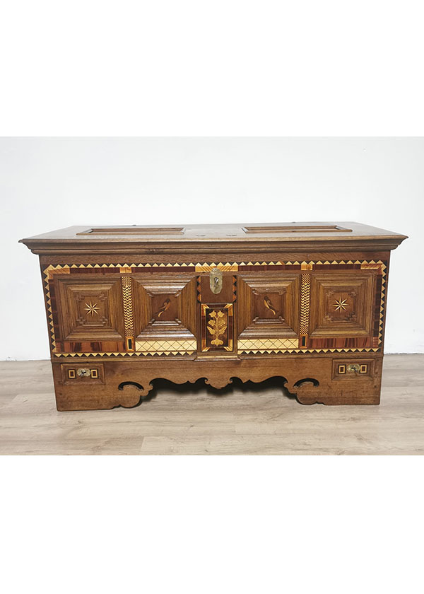 Barock Truhe / Finkentruhe Eiche mit Edelholzeinlagen um 1780 / 90