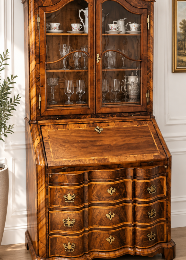 Mainzer Barock Sekretär / Aufsatzsekretär Nussbaum um 1750