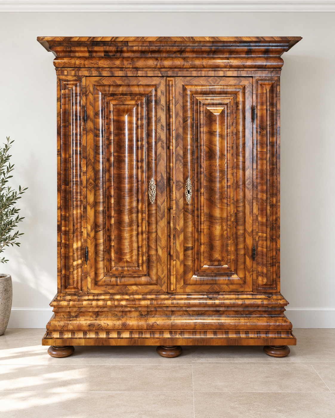 Frankfurter Wellenschrank Barock Nussbaum um 1700