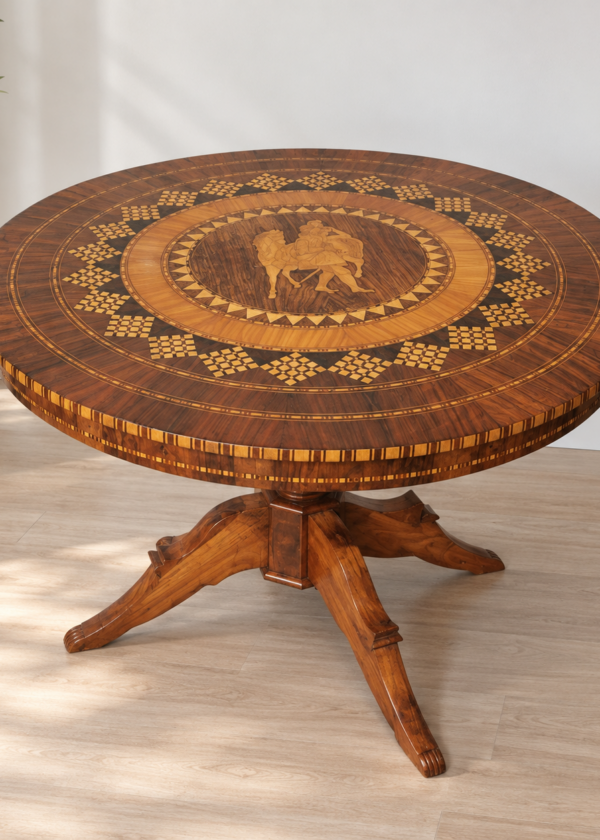 Biedermeier Nussbaum Tisch mit Intarsien