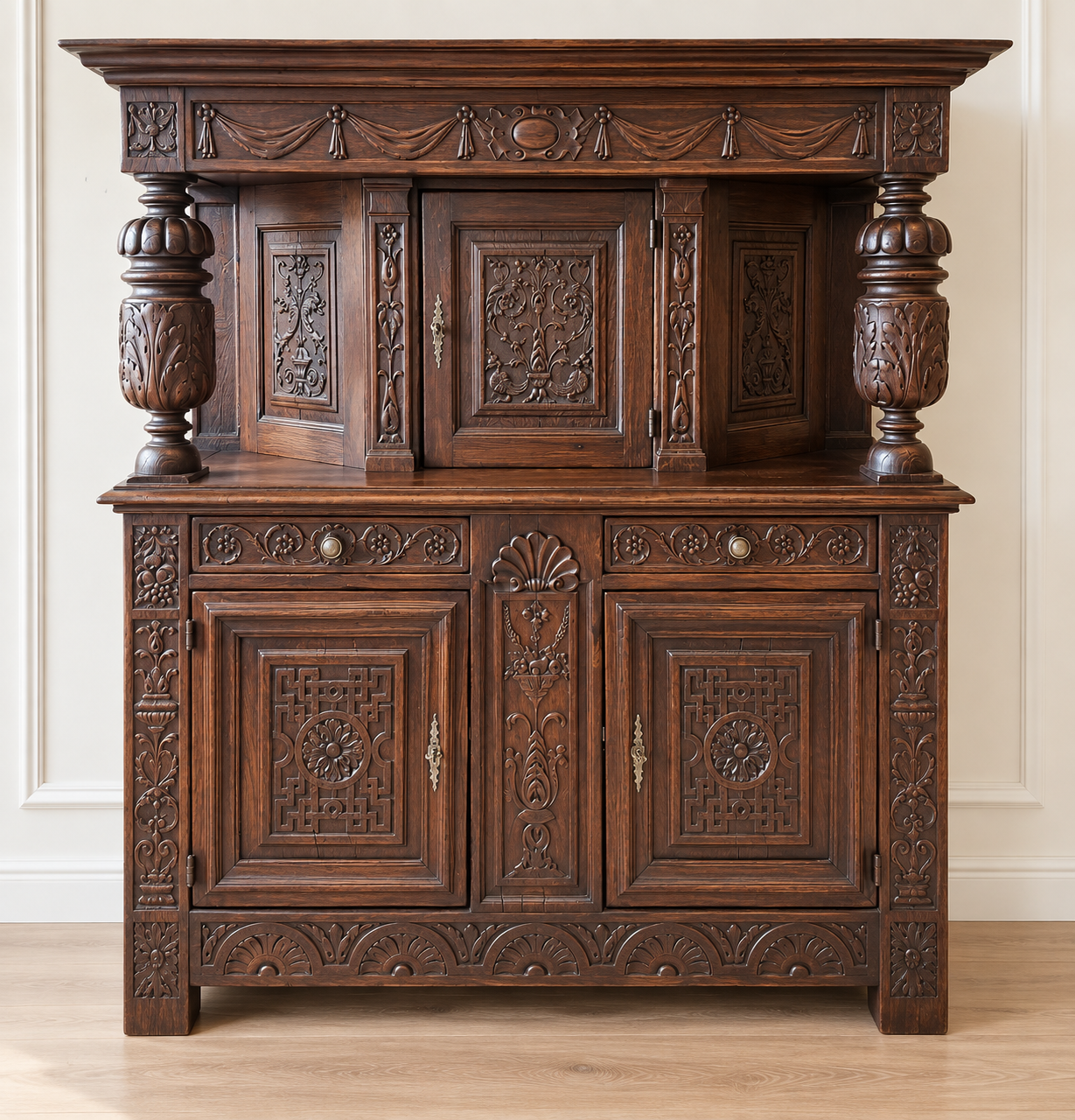 Eiche Renaissance Buffet / Schrank