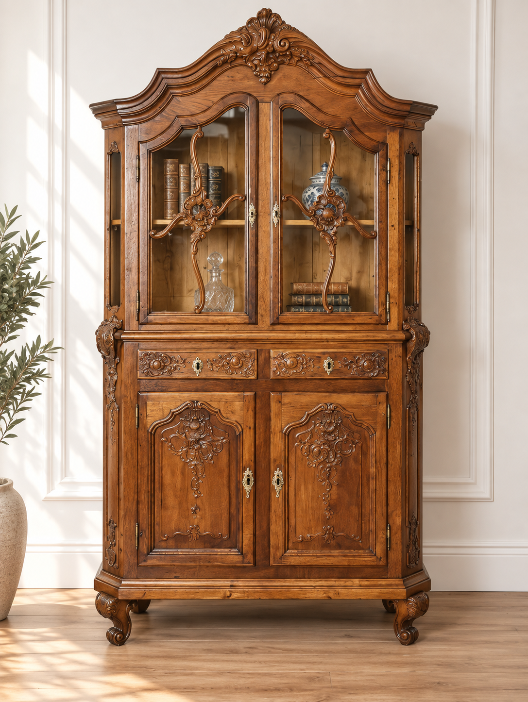 Bergische Aufsatz Vitrine Eiche mit Schnitzereien um 1740