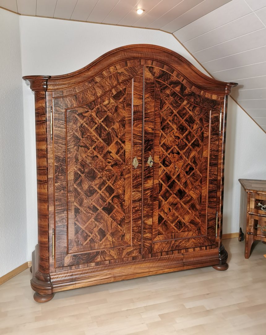 Barock Bogenschrank Nussbaum Mainz um 1730