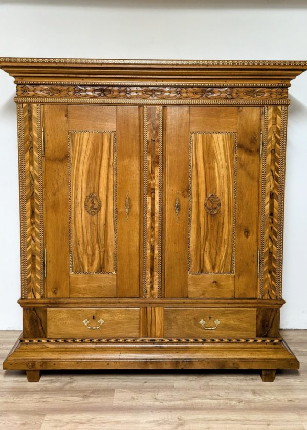 Eiche Barock Schrank mit Intarsien