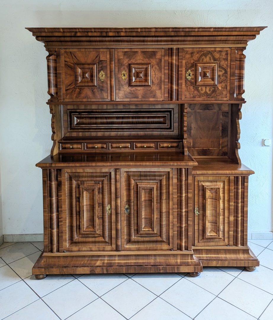 Nussbaum Buffet / Wellenschrank Zürich