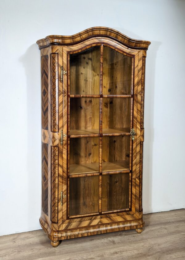 Barock Vitrine Nussbaum 18 Jahrhundert
