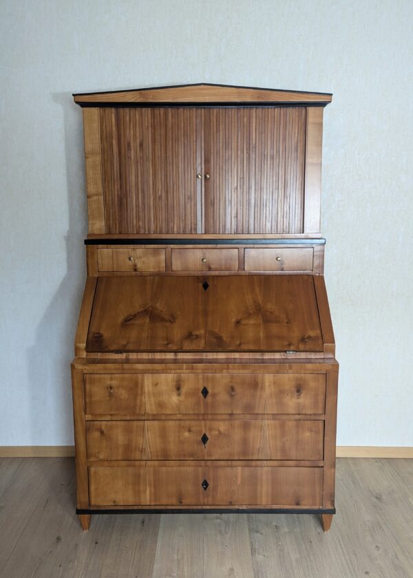 Biedermeier Aufsatzsekretär in Kirschbaum um 1830