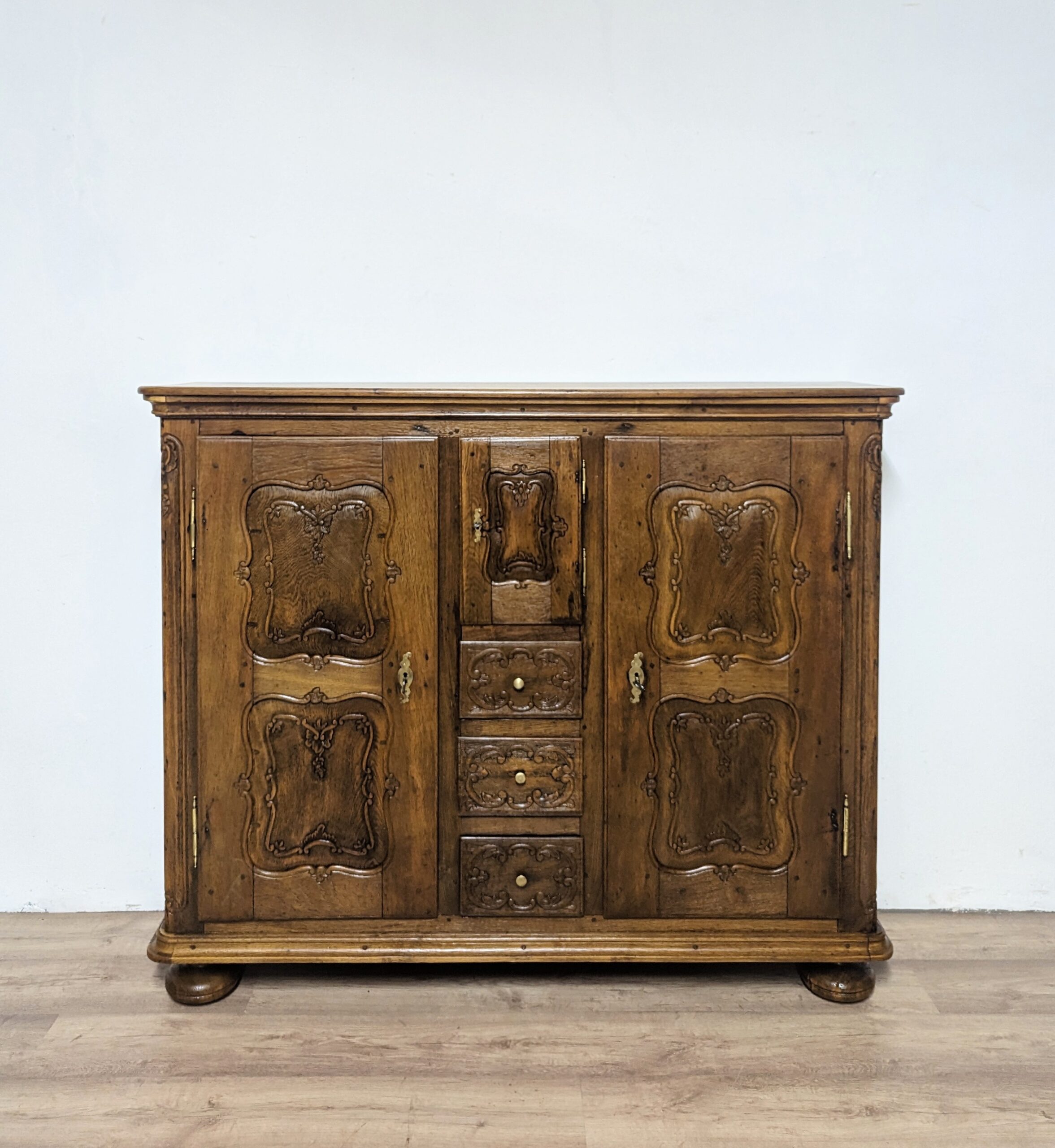Eiche Anrichte / Barock Milchschrank
