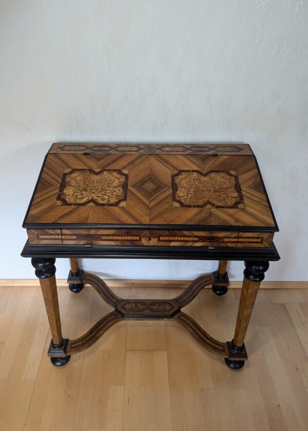 Barock Stehpult Nussbaum mit Intarsien