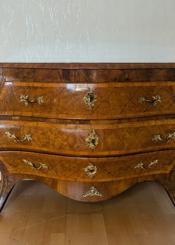 Barock Kommode Esche um 1730