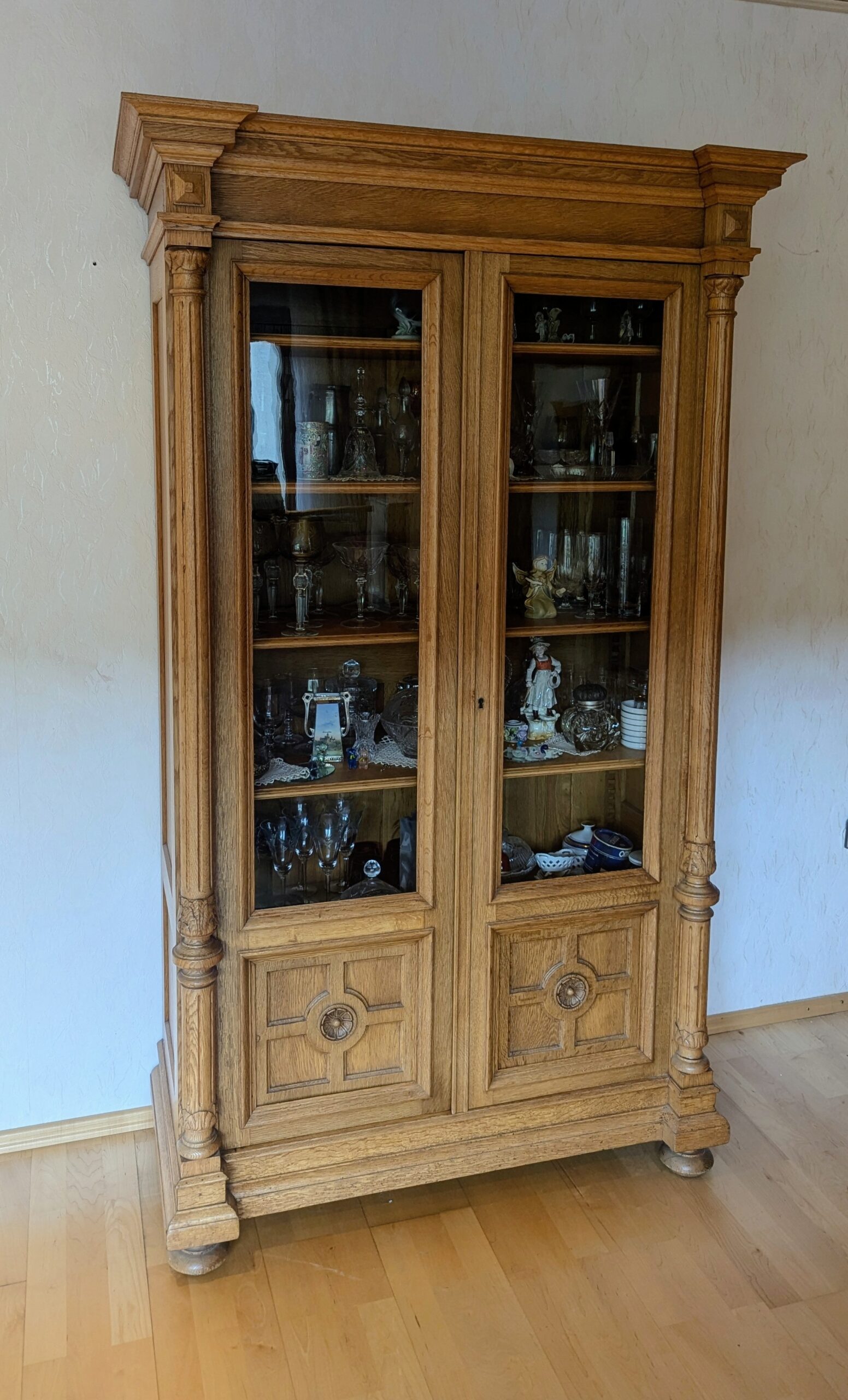 Eiche Gründerzeit Säulen Vitrine um 1880