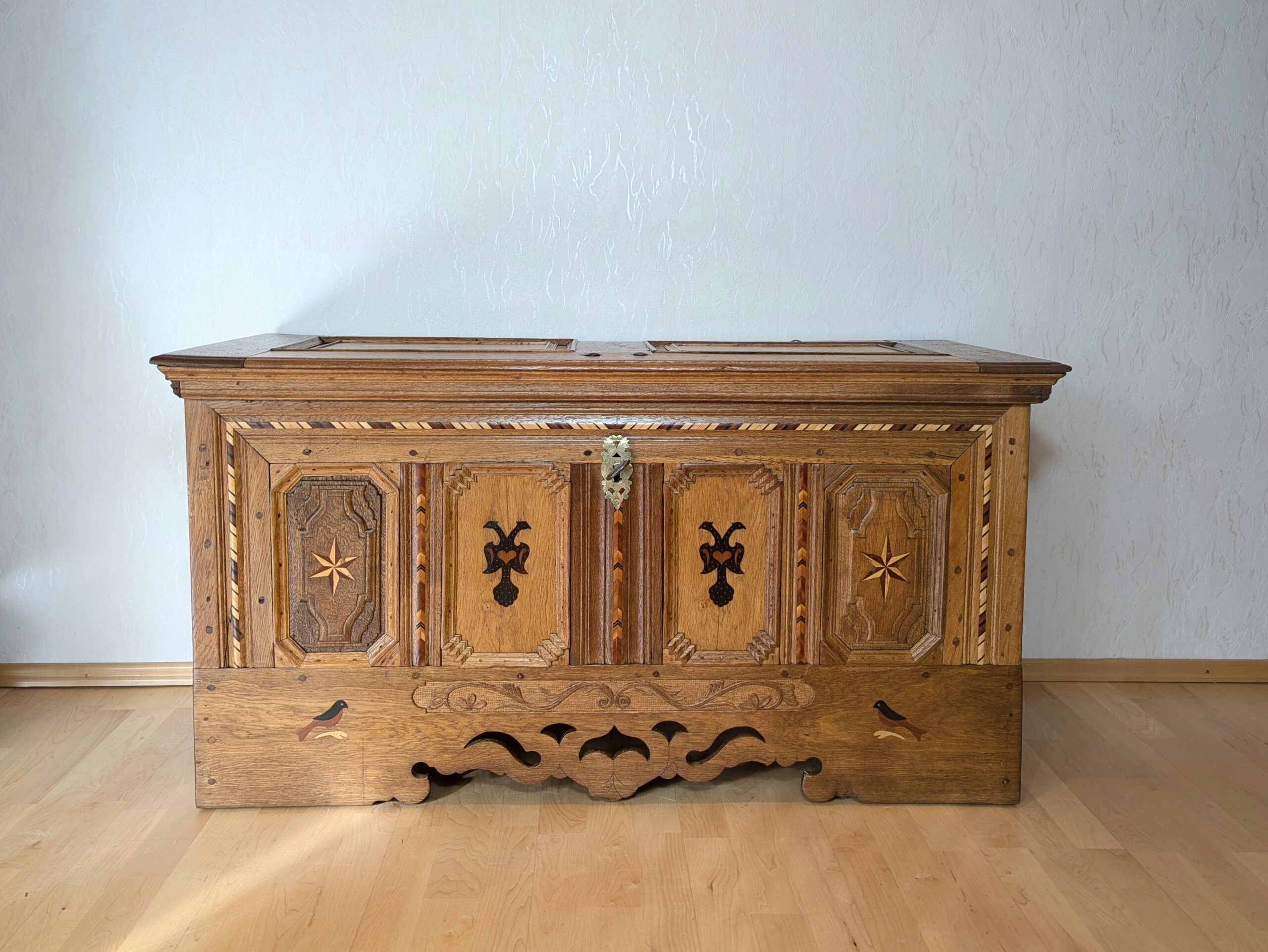 Barock Truhe Eiche mit Intarsien
