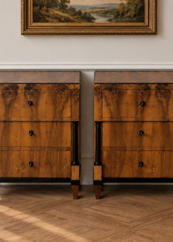 Biedermeier Kommoden Pärchen in Nussbaum