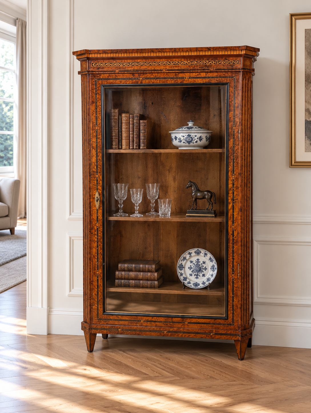 Biedermeier Vitrine Birke mit Intarsien
