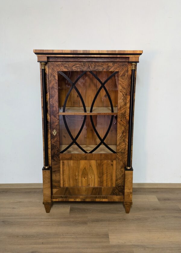 Biedermeier Vitrine Nussbaum