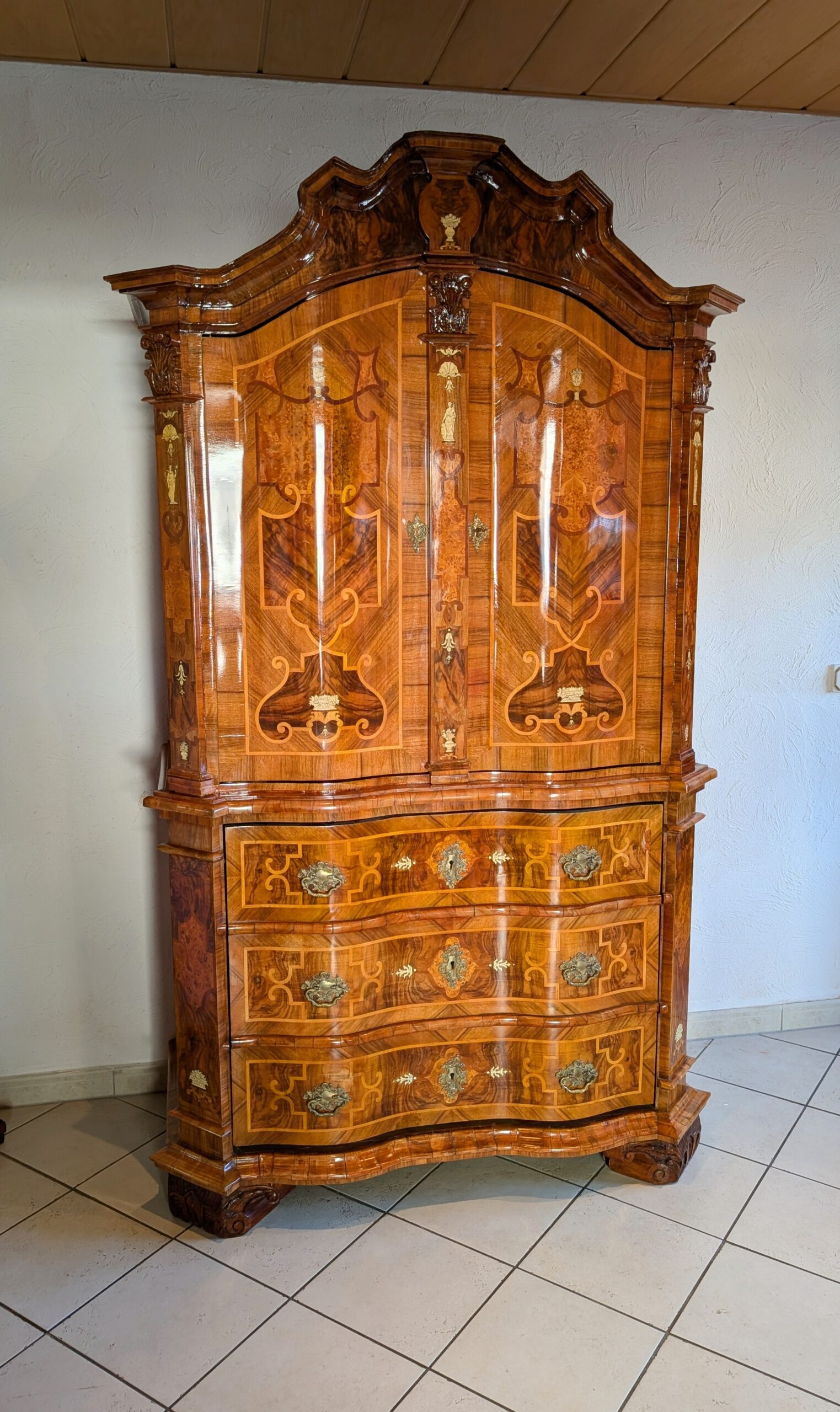 Barock Braunschweiger Aufsatz Schrank Nussbaum
