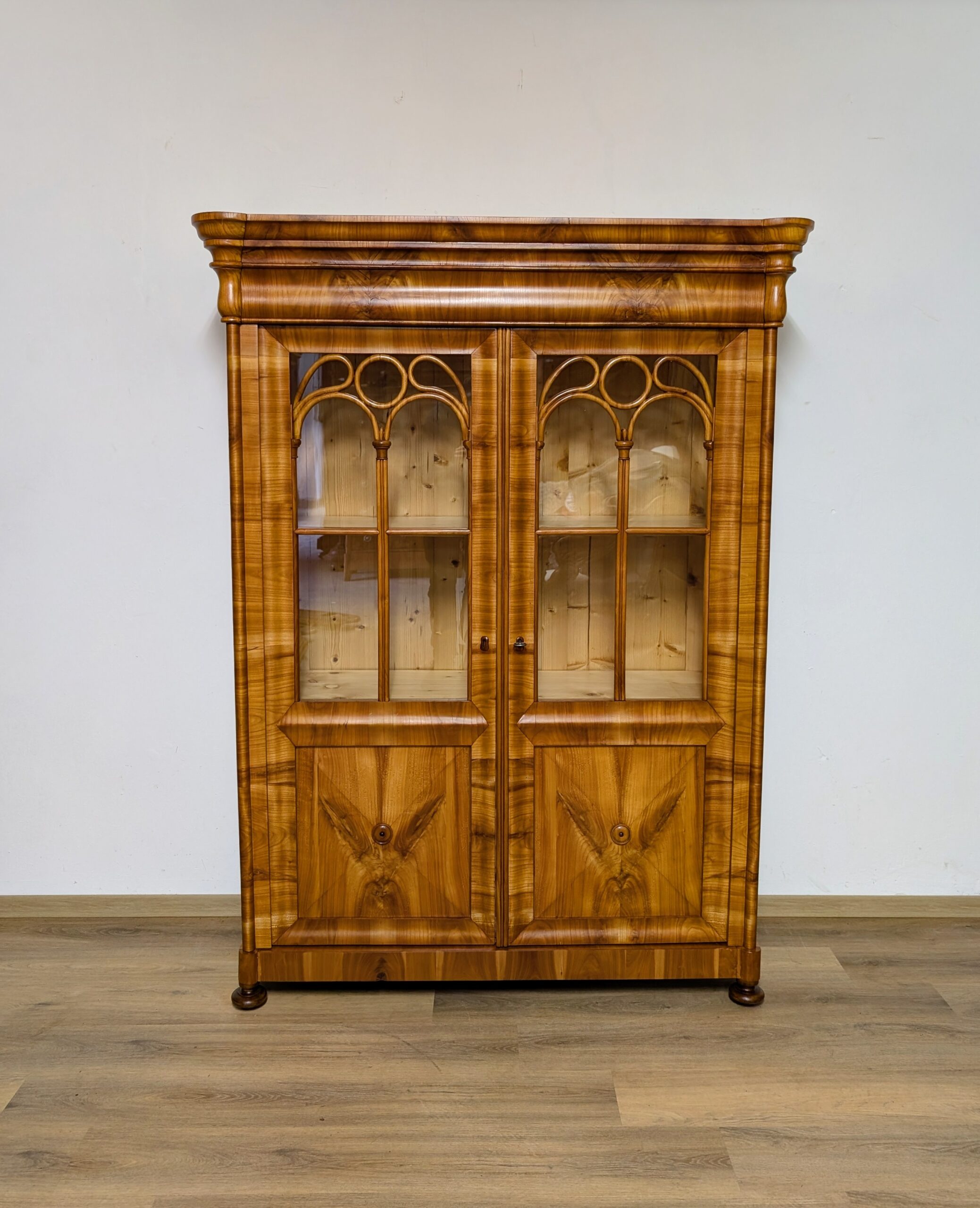 Biedermeier Kirschbaum Vitrine