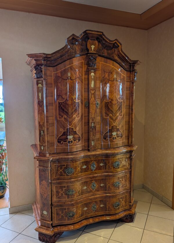 Barock Braunschweiger Aufsatz Schrank Nussbaum
