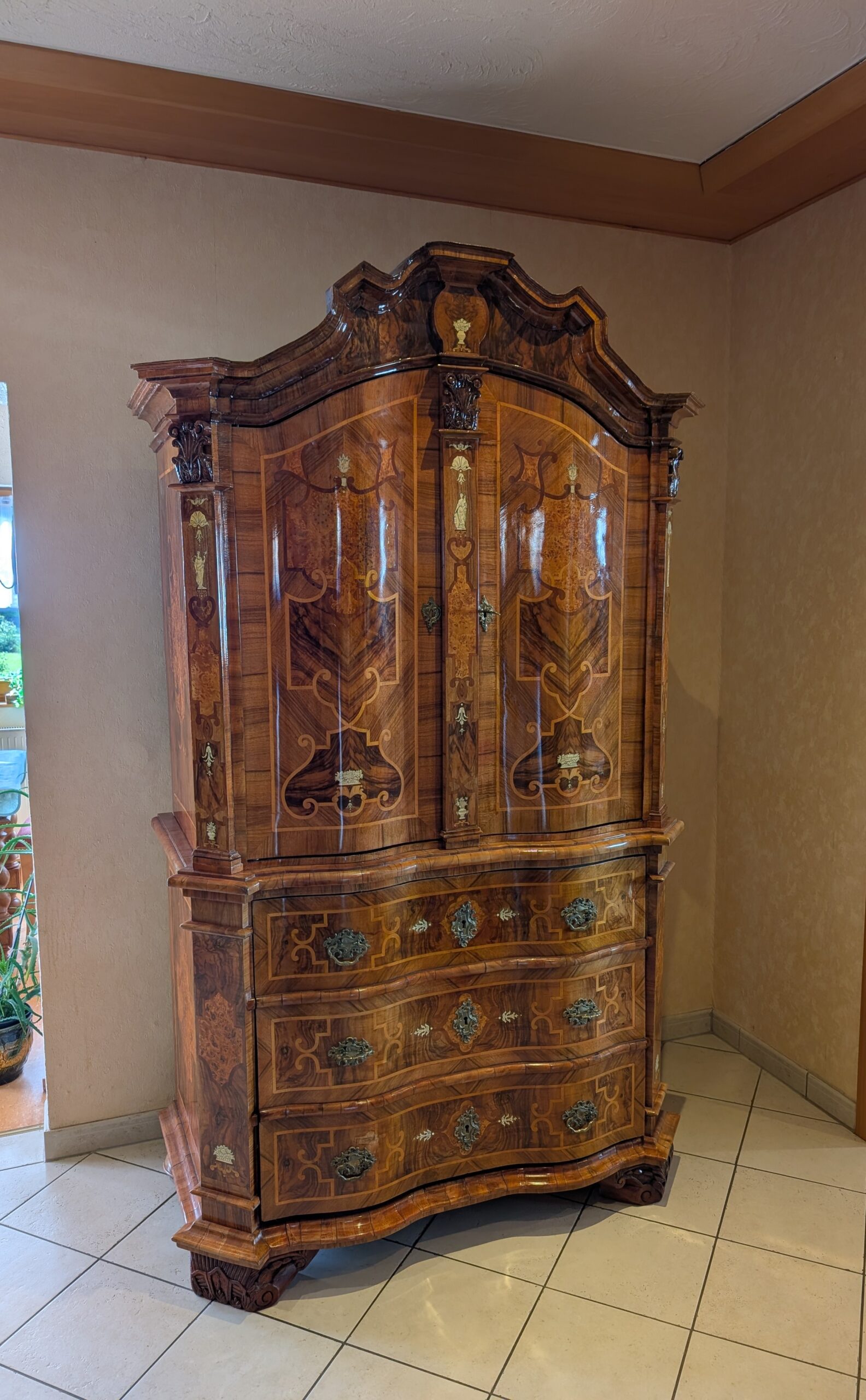 Barock Braunschweiger Aufsatz Schrank Nussbaum