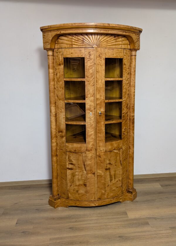 Biedermeier Eckschrank / Eckvitrine um 1820 Birke
