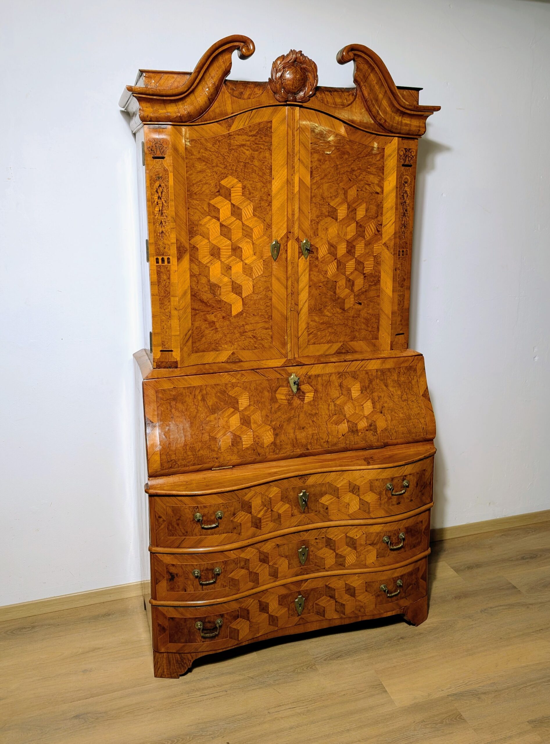 Dresdener Barock Tabernakel Sekretär Nussbaum