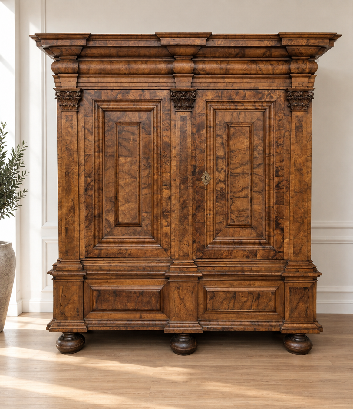 Barock Pilasterschrank Nussbaum Schrank 18 Jahrhundert