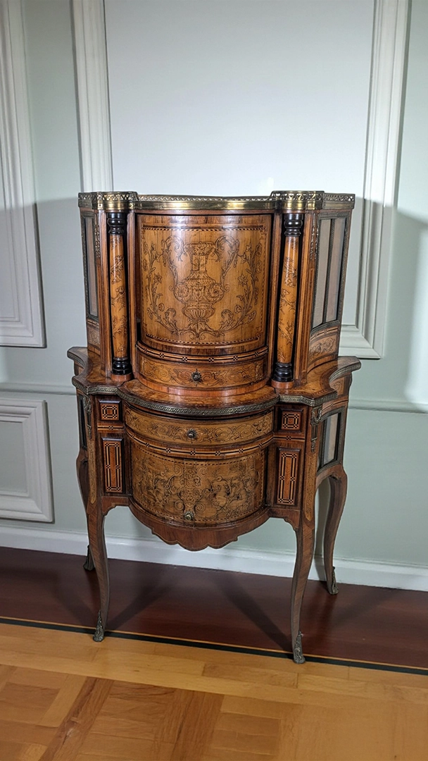 Französisches Verwandlungsmöbelstück im Originalzustand